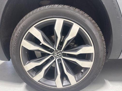 Platinum Gray Metallic 2022 Volkswagen Atlas 3.6L SEL Premium R-Line