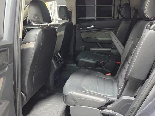 Platinum Gray Metallic 2022 Volkswagen Atlas 3.6L SEL Premium R-Line