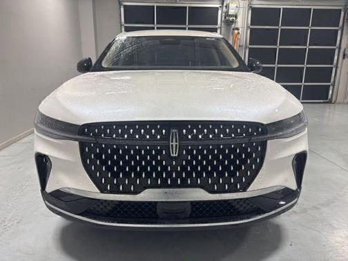 White Platinum Clearcoat Metallic 2025 Lincoln Nautilus Premiere
