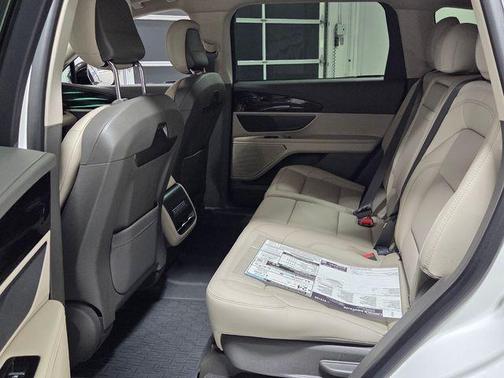 White Platinum Clearcoat Metallic 2025 Lincoln Nautilus Premiere