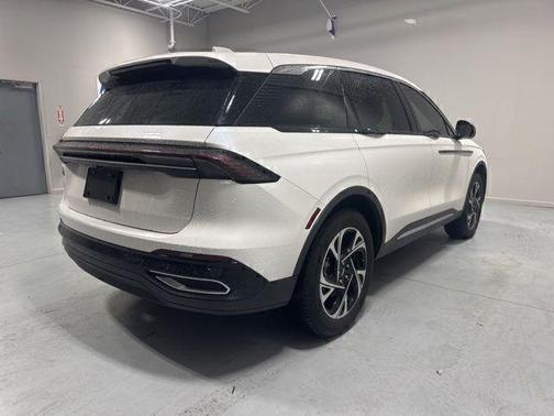 White Platinum Clearcoat Metallic 2025 Lincoln Nautilus Premiere