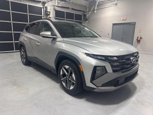 Shimmering Silver 2025 Hyundai TUCSON SEL Convenience