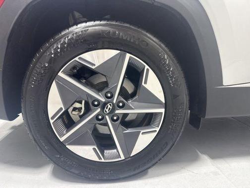 Shimmering Silver 2025 Hyundai TUCSON SEL Convenience