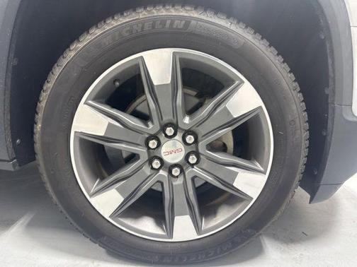 Quicksilver Metallic 2017 GMC Acadia SLT-2
