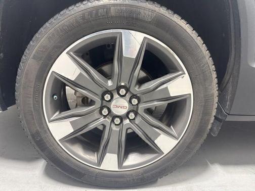 Quicksilver Metallic 2017 GMC Acadia SLT-2