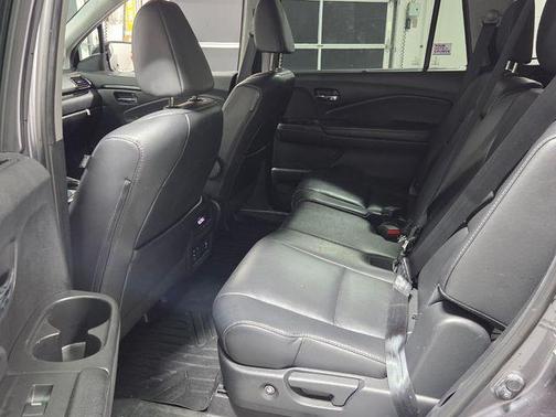 Modern Steel Metallic 2018 Honda Pilot Touring