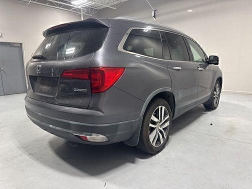 Modern Steel Metallic 2018 Honda Pilot Touring