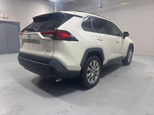 Blizzard Pearl 2021 Toyota RAV4 XLE Premium