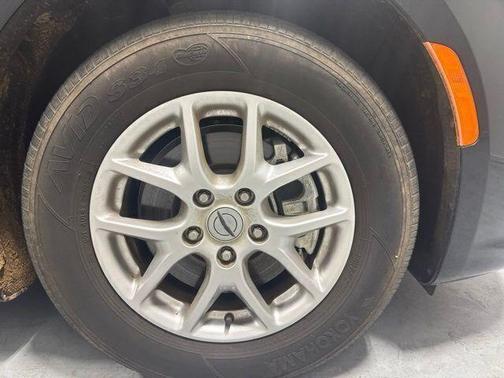 Brilliant Black Crystal Pearlcoat 2023 Chrysler Pacifica Touring-L