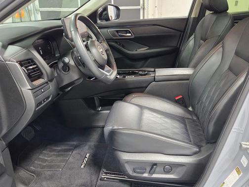 Boulder Gray Metallic 2024 Nissan Rogue Platinum