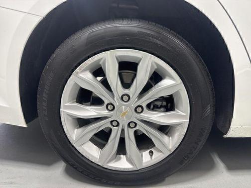 Summit White 2024 Chevrolet Malibu LT