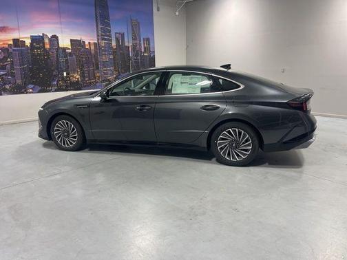 2025 Hyundai SONATA Hybrid SEL