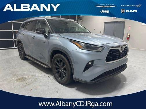 Moon Dust 2021 Toyota Highlander XLE