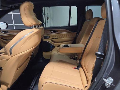 2025 Jeep Grand Cherokee Summit