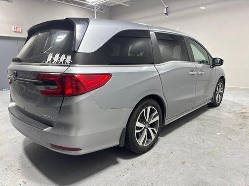 SELECT 2023 Honda Odyssey Touring