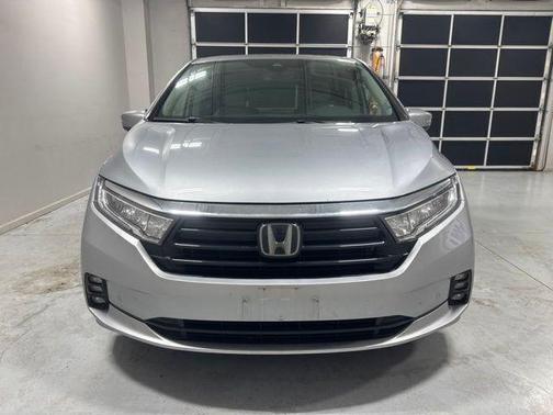 SELECT 2023 Honda Odyssey Touring
