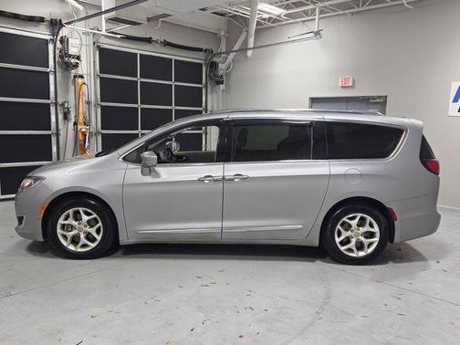 2020 Chrysler Pacifica Touring-L Plus