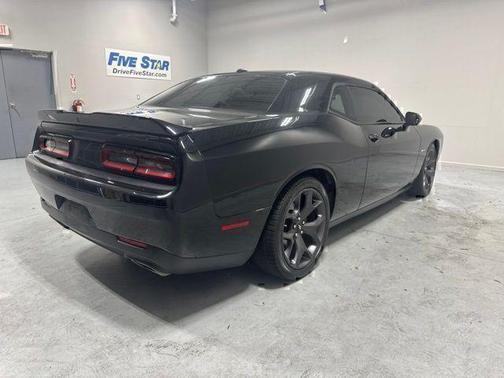 Pitch Black Clearcoat 2017 Dodge Challenger R/T
