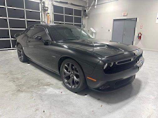 Pitch Black Clearcoat 2017 Dodge Challenger R/T