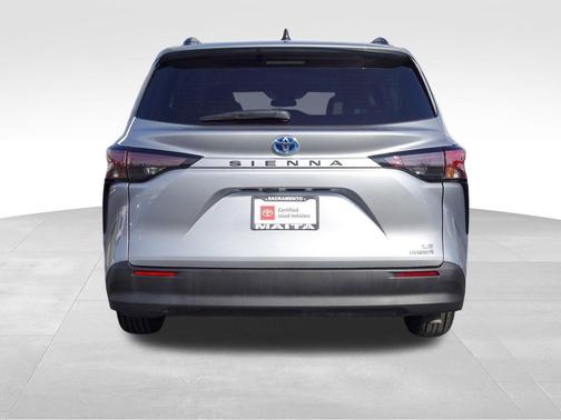 2024 Toyota Sienna LE