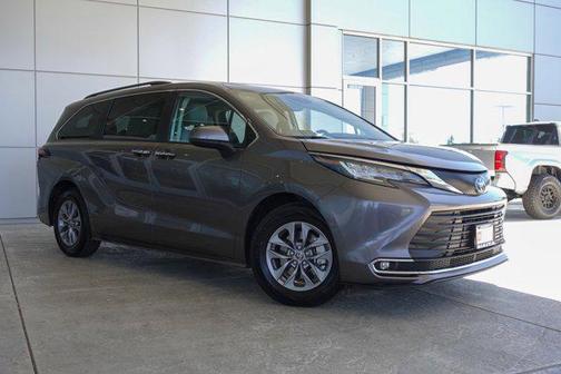 2023 Toyota Sienna XLE 7 Passenger