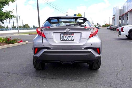 Silver Knockout Metallic w/Black Roof 2019 Toyota C-HR XLE
