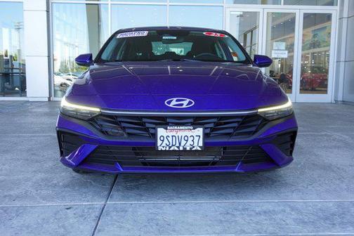 2025 Hyundai ELANTRA SE