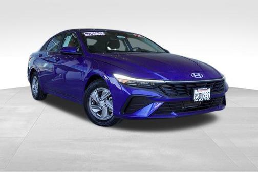 2025 Hyundai ELANTRA SE