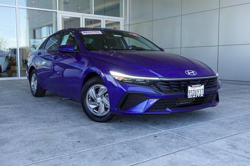 2025 Hyundai ELANTRA SE