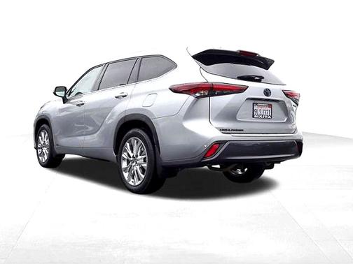 Celestial Silver Metallic 2024 Toyota Highlander Hybrid Limited