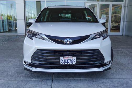 2024 Toyota Sienna Platinum 7 Passenger