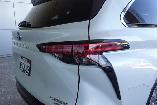 2024 Toyota Sienna Platinum 7 Passenger