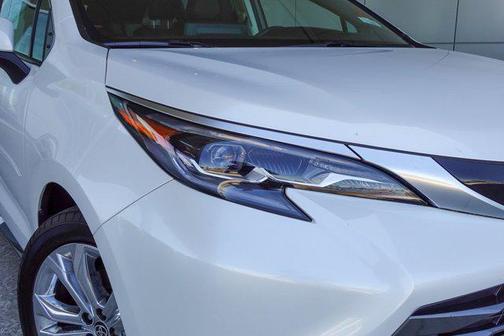 2024 Toyota Sienna Platinum 7 Passenger
