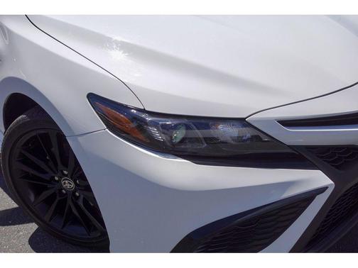 Ice Cap 2023 Toyota Camry SE