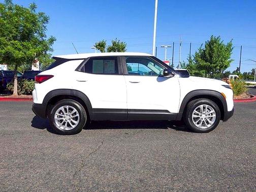 Summit White 2025 Chevrolet Trailblazer LS