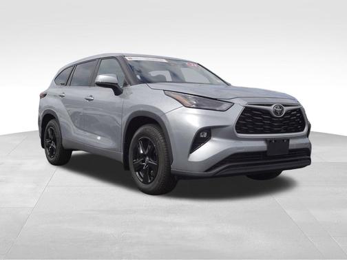 Celestial Silver Metallic 2024 Toyota Highlander LE