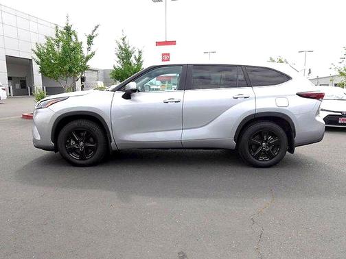 Cutting Edge 2024 Toyota Highlander LE