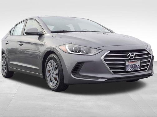 2018 Hyundai ELANTRA SE