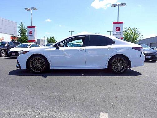 Ice Cap 2023 Toyota Camry SE