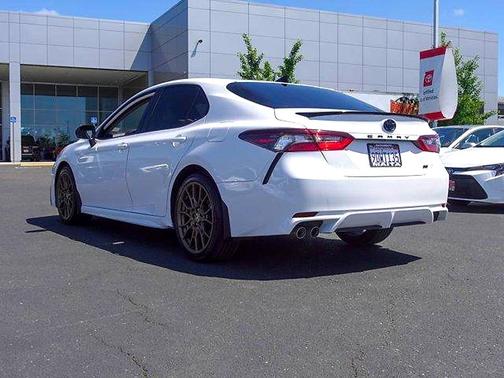 Ice Cap 2023 Toyota Camry SE