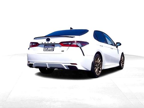 Ice Cap 2023 Toyota Camry SE