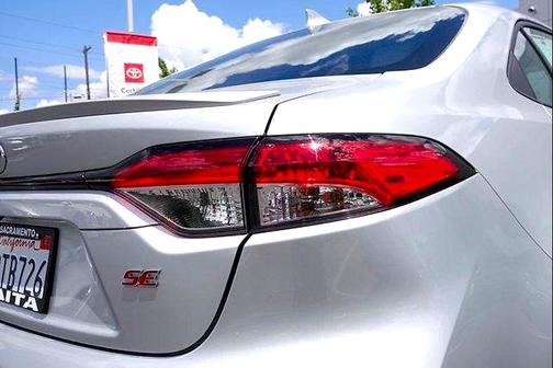 Classic Silver Metallic 2025 Toyota Corolla SE