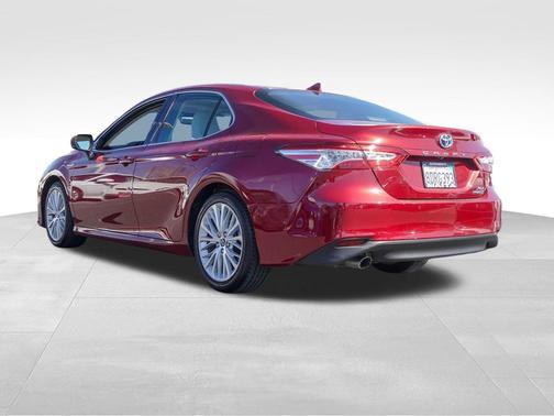 2018 Toyota Camry Hybrid XLE