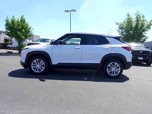 Summit White 2025 Chevrolet Trailblazer LS