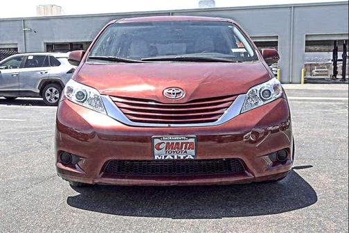 Salsa Red Pearl 2017 Toyota Sienna LE