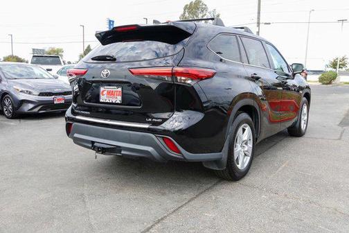 2022 Toyota Highlander LE