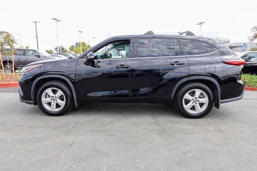 2022 Toyota Highlander LE