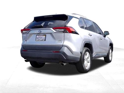 Silver Sky Metallic 2021 Toyota RAV4 Hybrid XLE