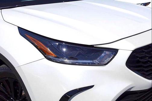 White 2025 Toyota Highlander XSE