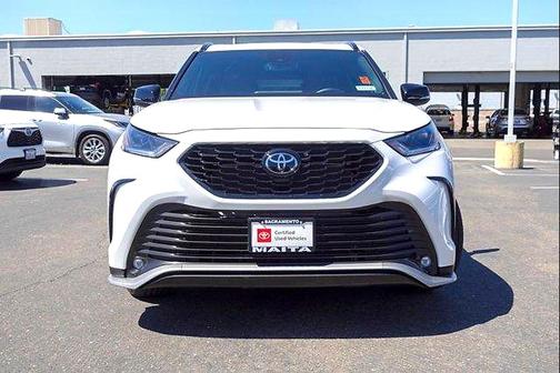 White 2025 Toyota Highlander XSE